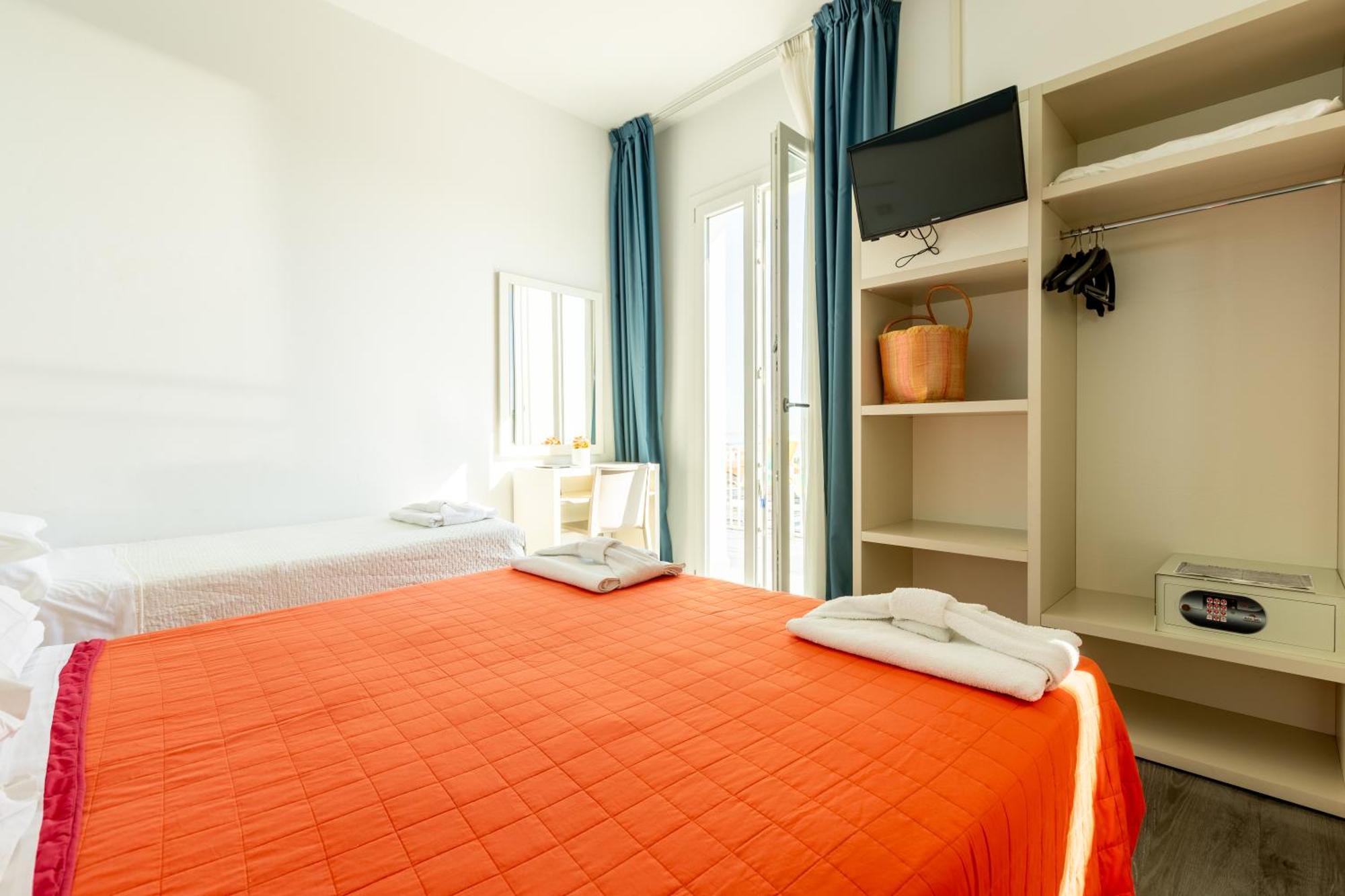 Hotel Kim Rimini Buitenkant foto