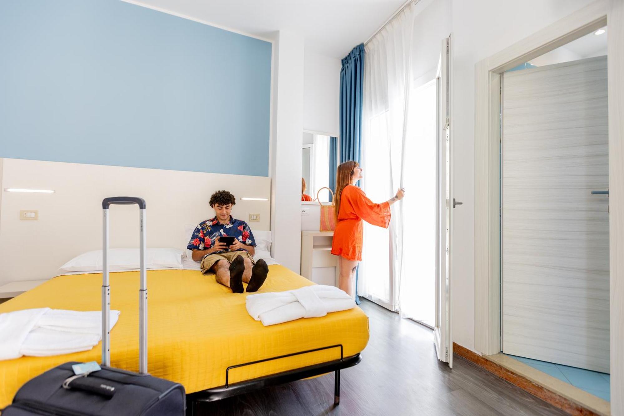 Hotel Kim Rimini Buitenkant foto