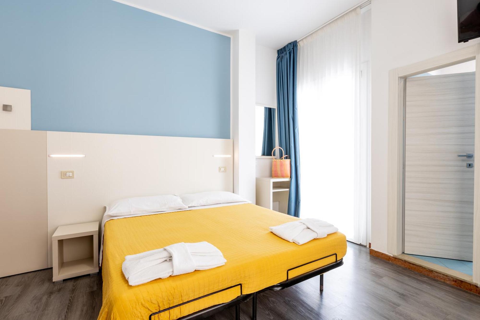 Hotel Kim Rimini Buitenkant foto