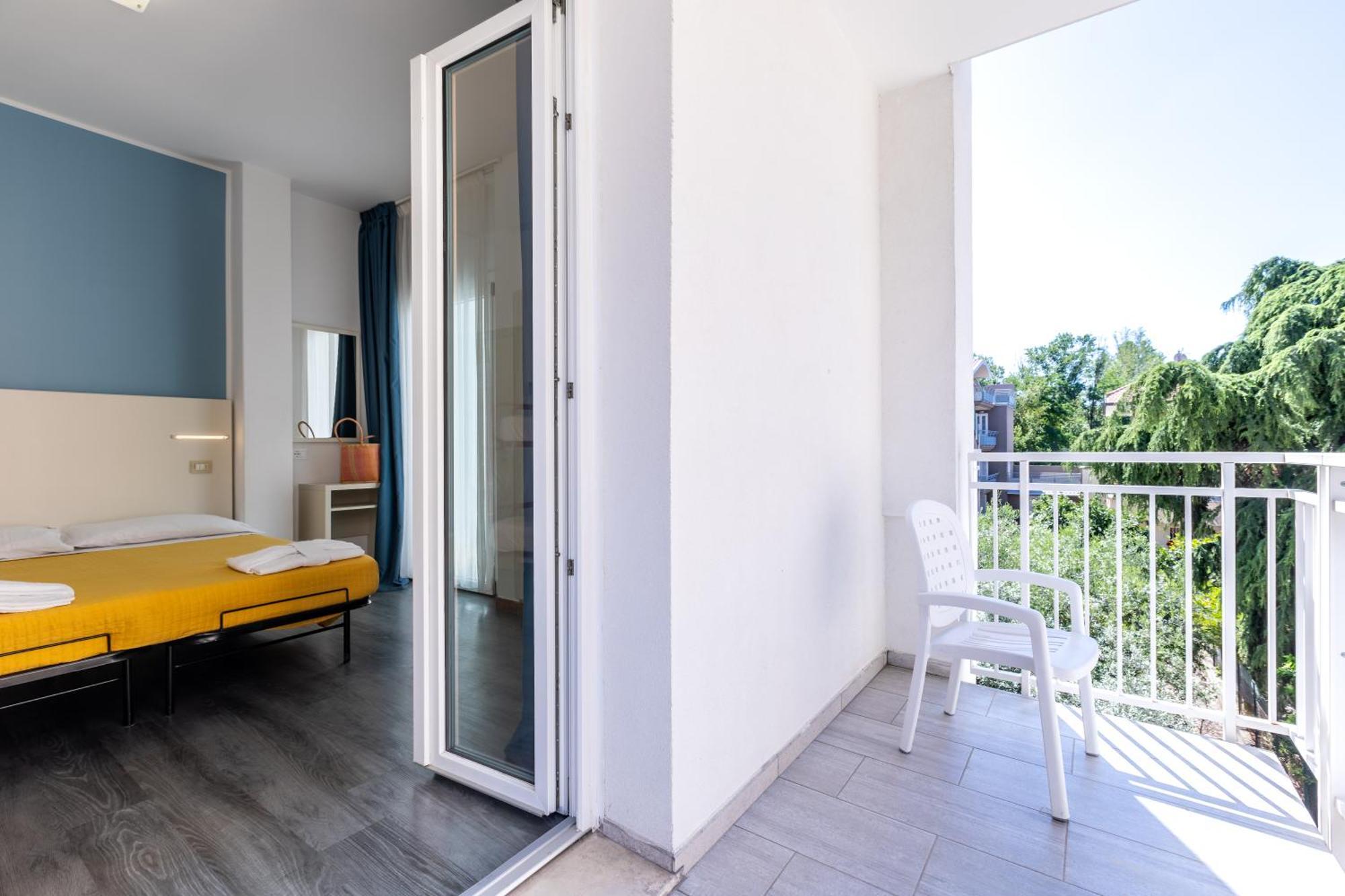 Hotel Kim Rimini Buitenkant foto