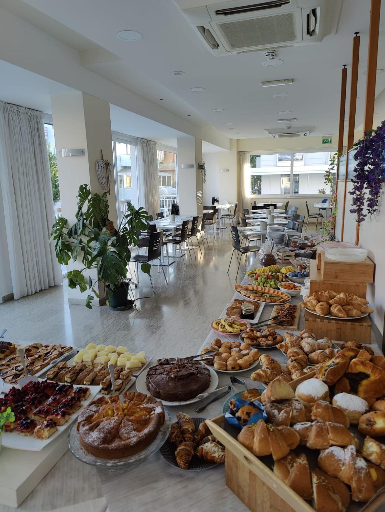 Hotel Kim Rimini Buitenkant foto