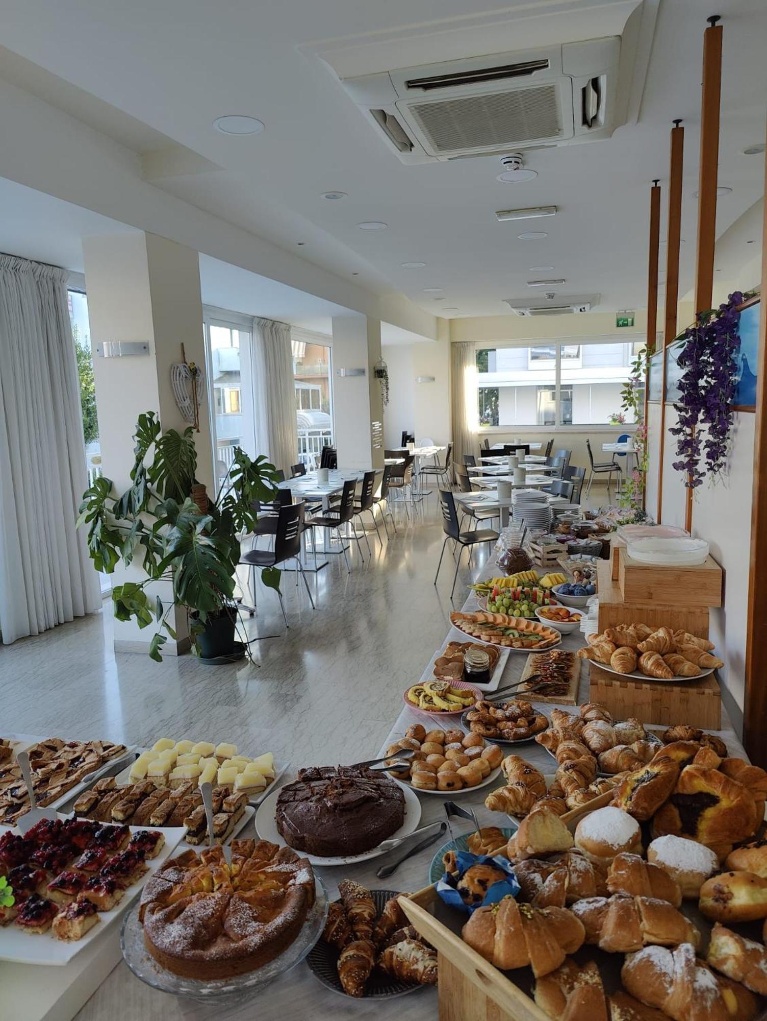 Hotel Kim Rimini Buitenkant foto