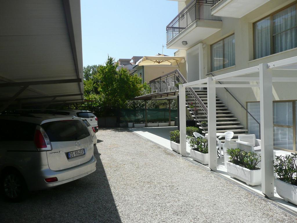 Hotel Kim Rimini Buitenkant foto