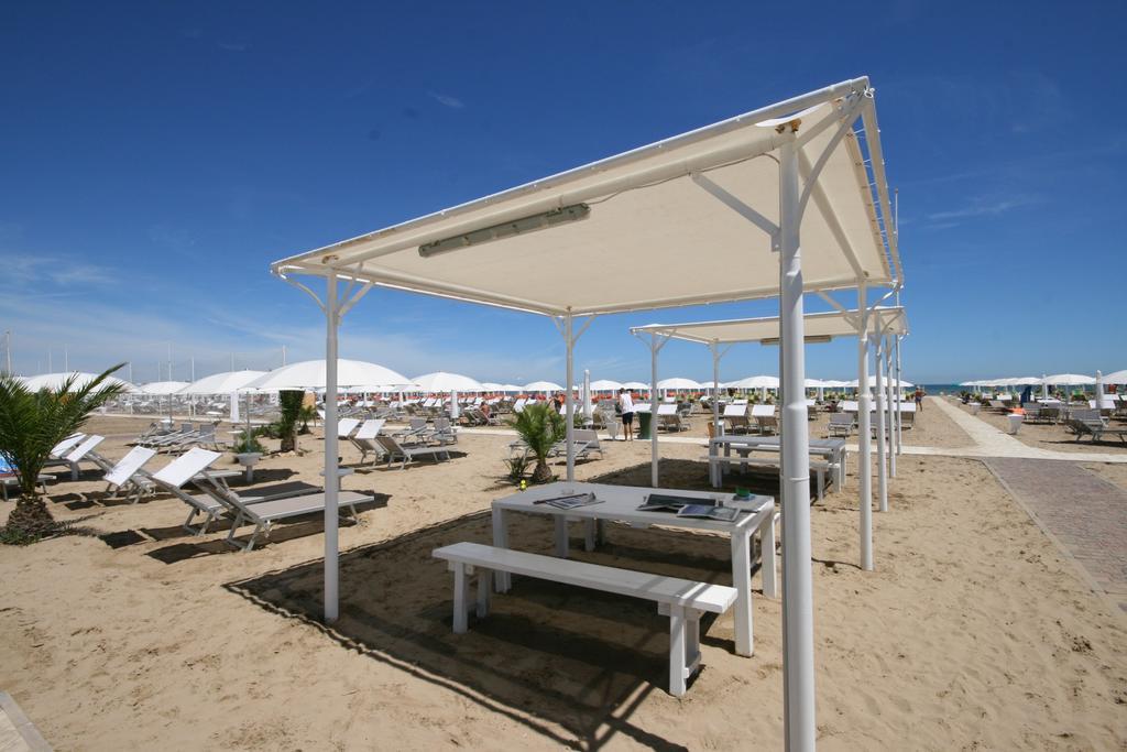 Hotel Kim Rimini Buitenkant foto