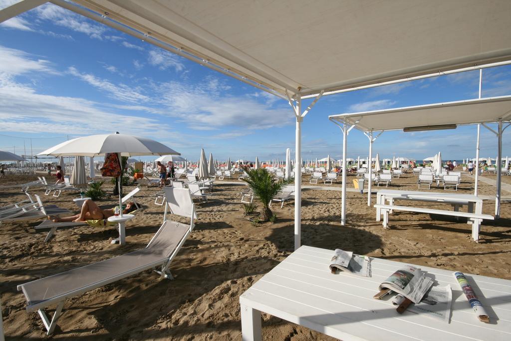 Hotel Kim Rimini Buitenkant foto