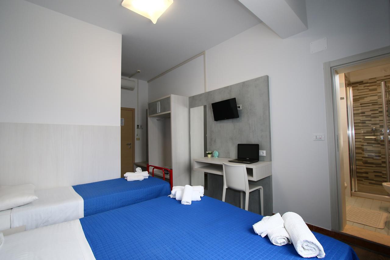 Hotel Kim Rimini Buitenkant foto