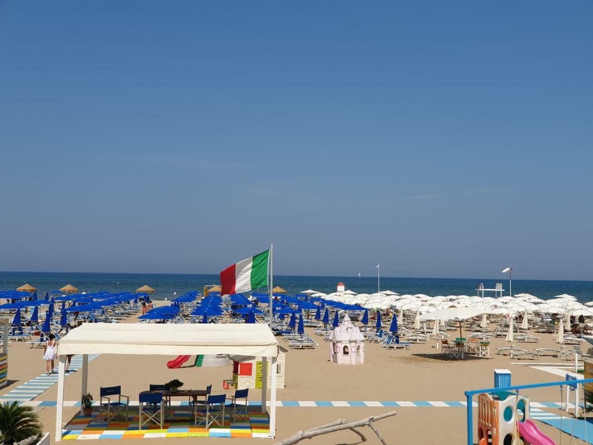 Hotel Kim Rimini Buitenkant foto