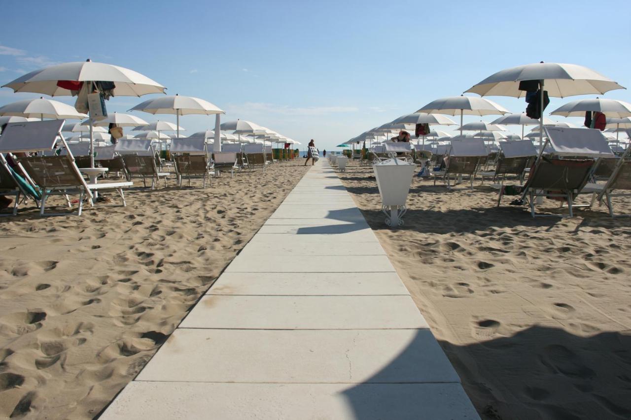 Hotel Kim Rimini Buitenkant foto