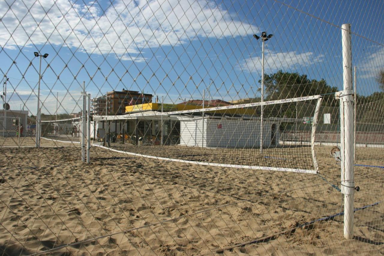 Hotel Kim Rimini Buitenkant foto